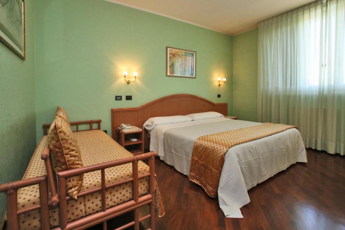 Hotel Le Ville Modena Esterno foto