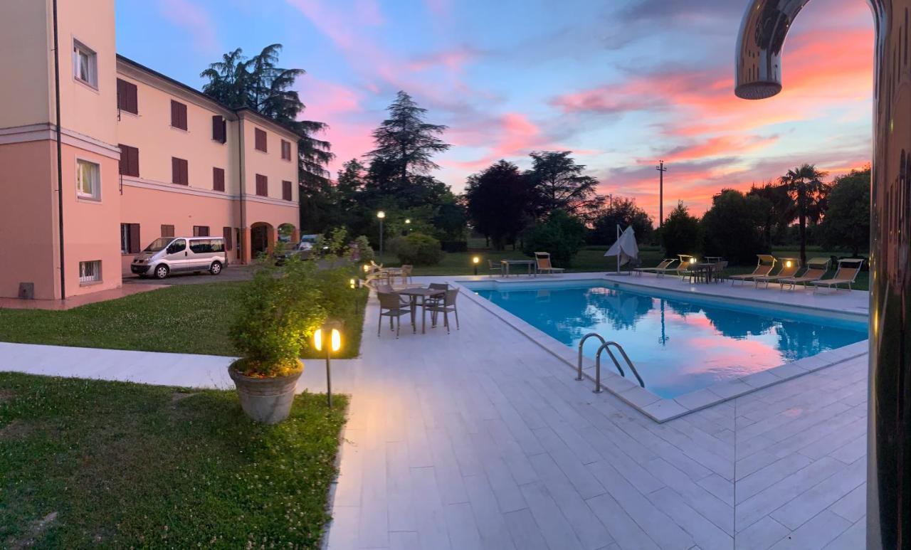 Hotel Le Ville Modena Esterno foto