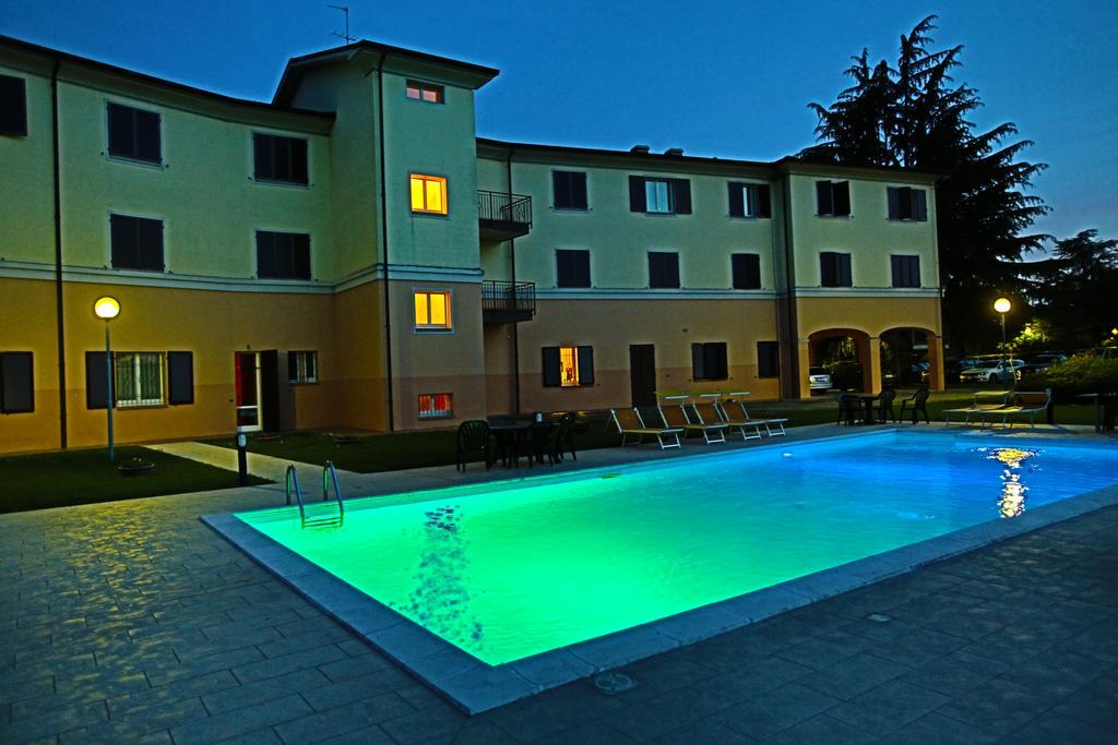 Hotel Le Ville Modena Esterno foto
